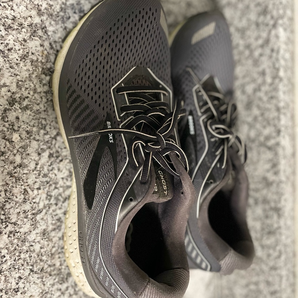 Brooks ghost 12 running shoes
